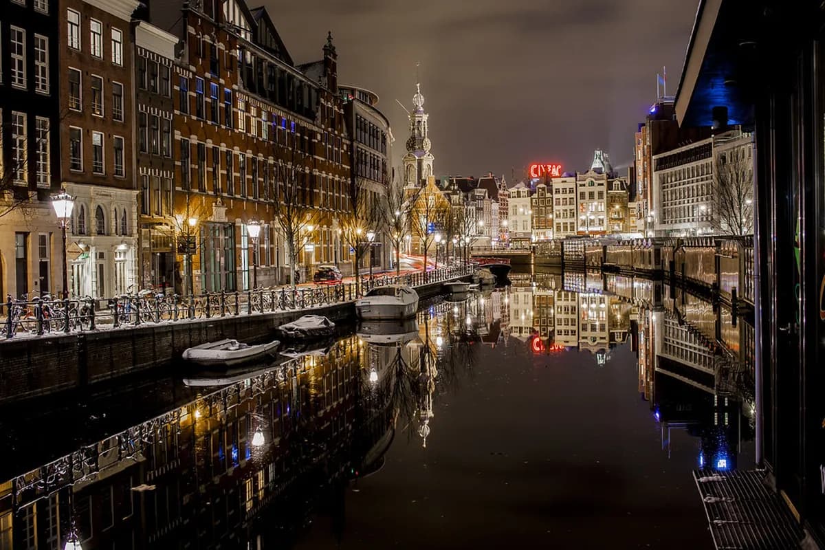 Amsterdam in Winter: 9 Essential Tips and Itinerary