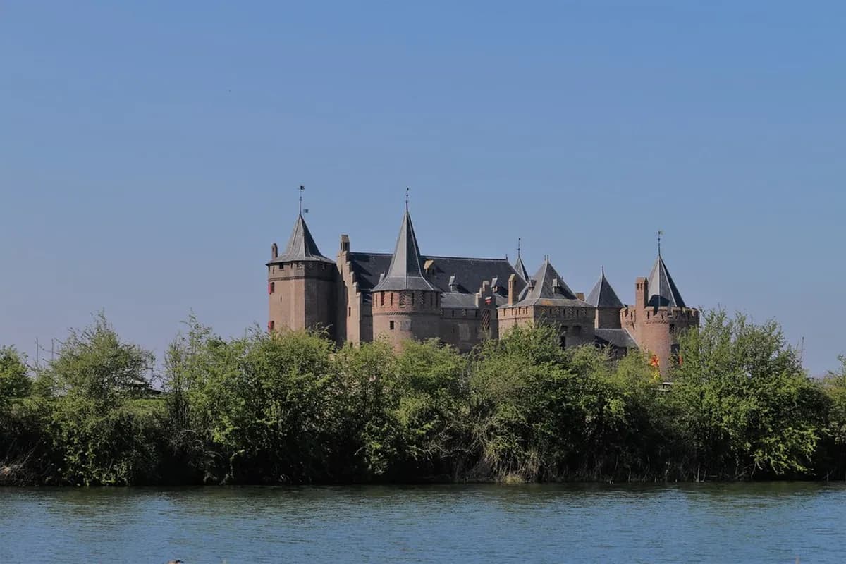 Amsterdam on a Budget: 10 Essential Money-Saving Tips
