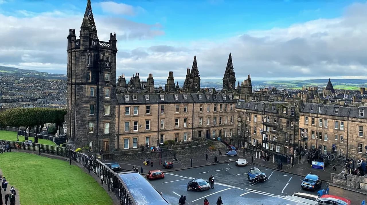 Edinburgh Experiences: 10 Must-See Attractions and Activities