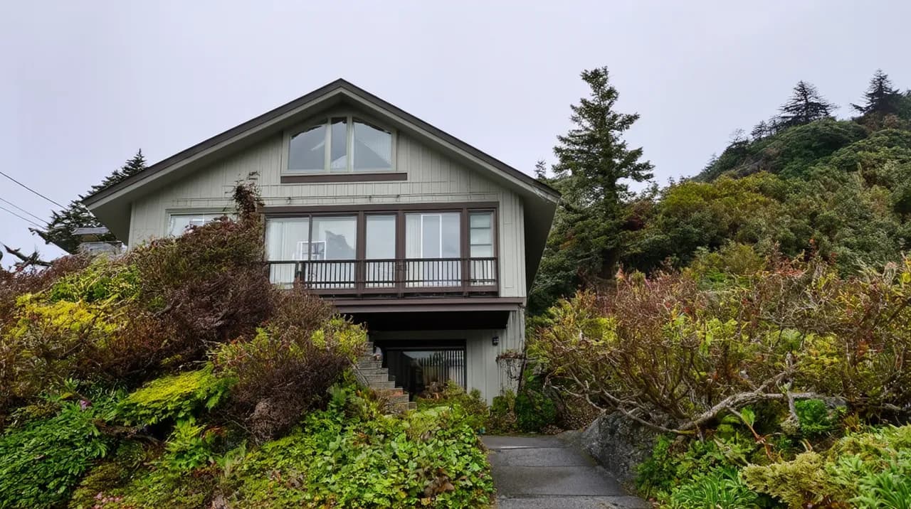 Tofino Landmarks: Discover 10 Iconic Spots to Visit