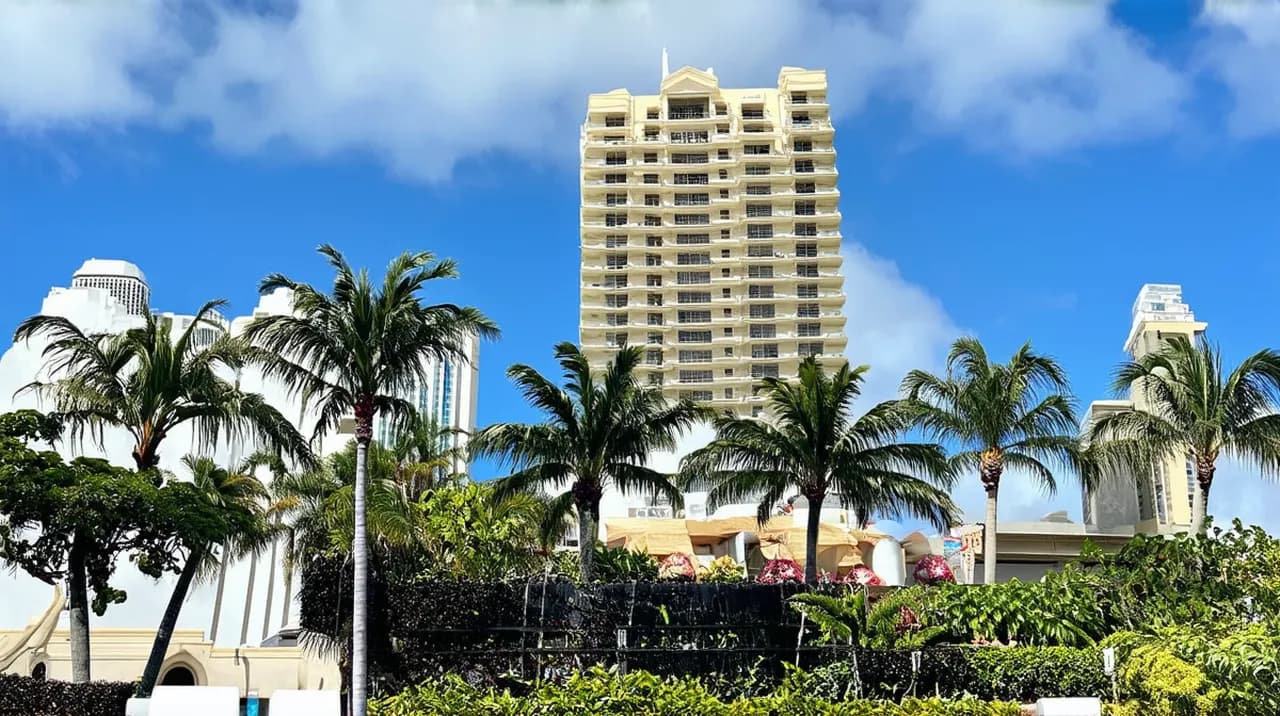 Waikiki Landmarks: Discover 10 Iconic Sites