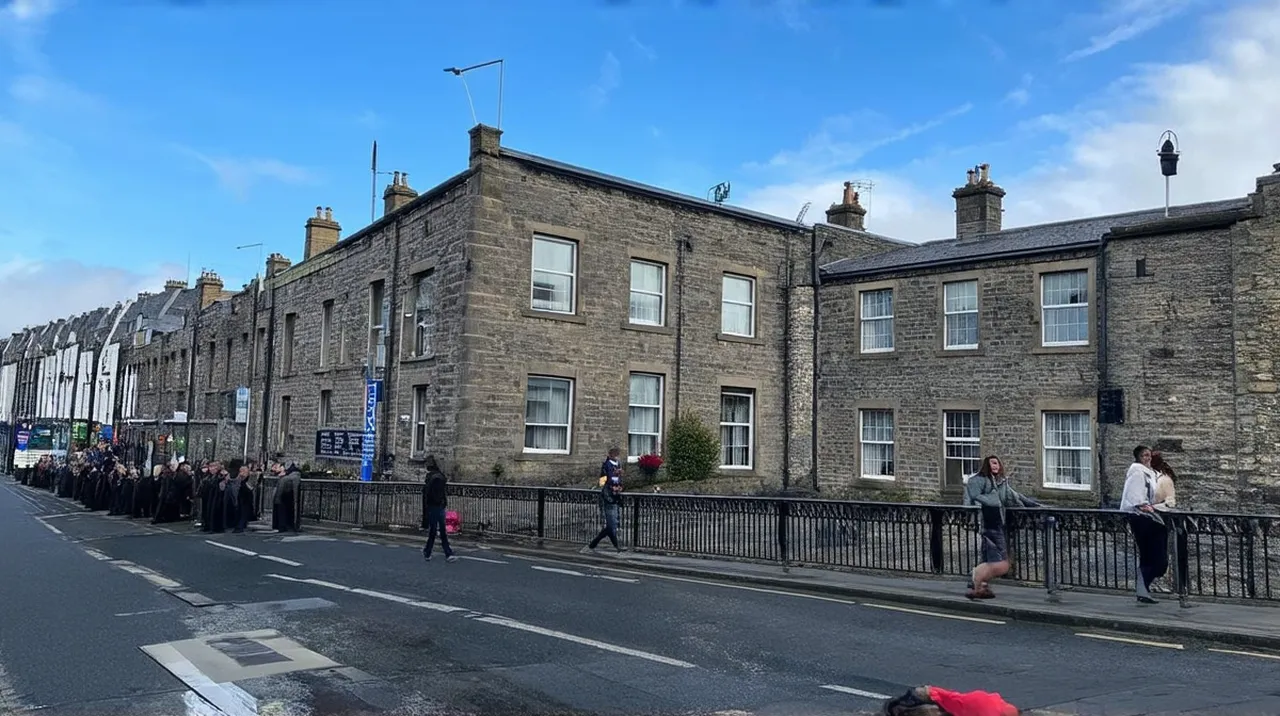 Derry (Londonderry) Experiences: 10 Unforgettable Activities