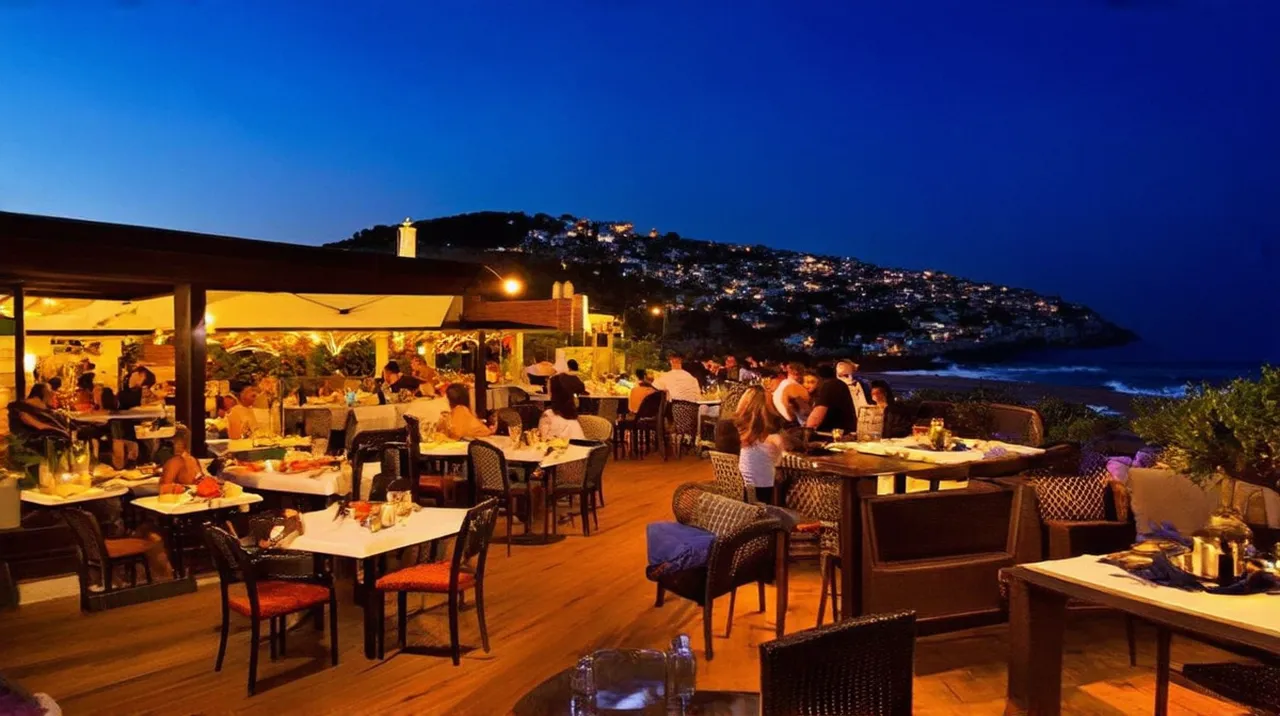 Plettenberg Bay Nightlife: Top 10 Experiences to Enjoy