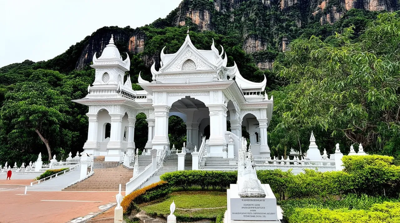 Prachuap Khiri Khan Landmarks: Explore 10 Must-See Sites