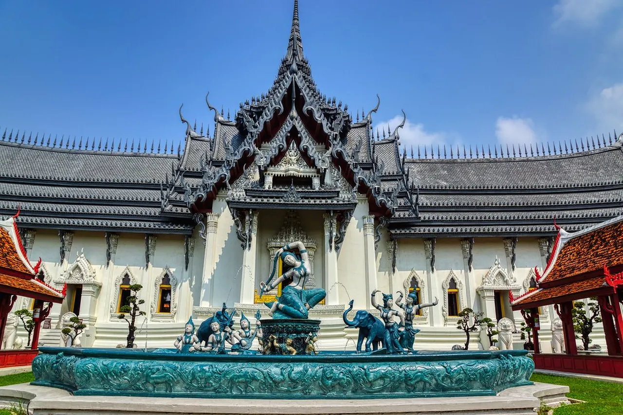 1. Discover Ancient Temples: A Journey Through Bangkok’s Sacred Sites