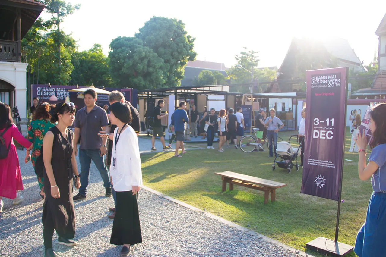 5. Chiang Mai Night Bazaar: A Haven for Foodies and Shoppers