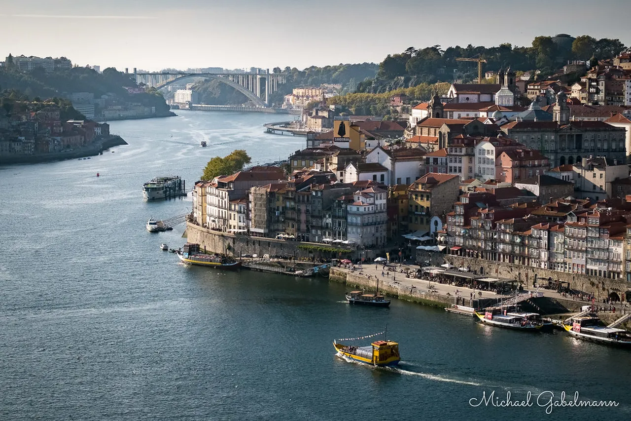 1. Discover Porto’s Stunning Ribeira District: A UNESCO World Heritage Site