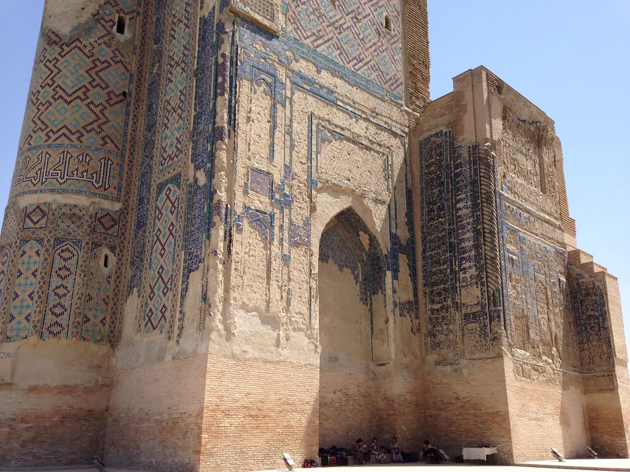 2. Visiting the Bolo Haouz Mosque: Architectural Splendor by the Water