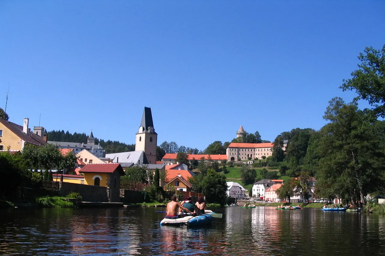 1. Discover the Majestic Český Krumlov Castle: A Journey Through Time