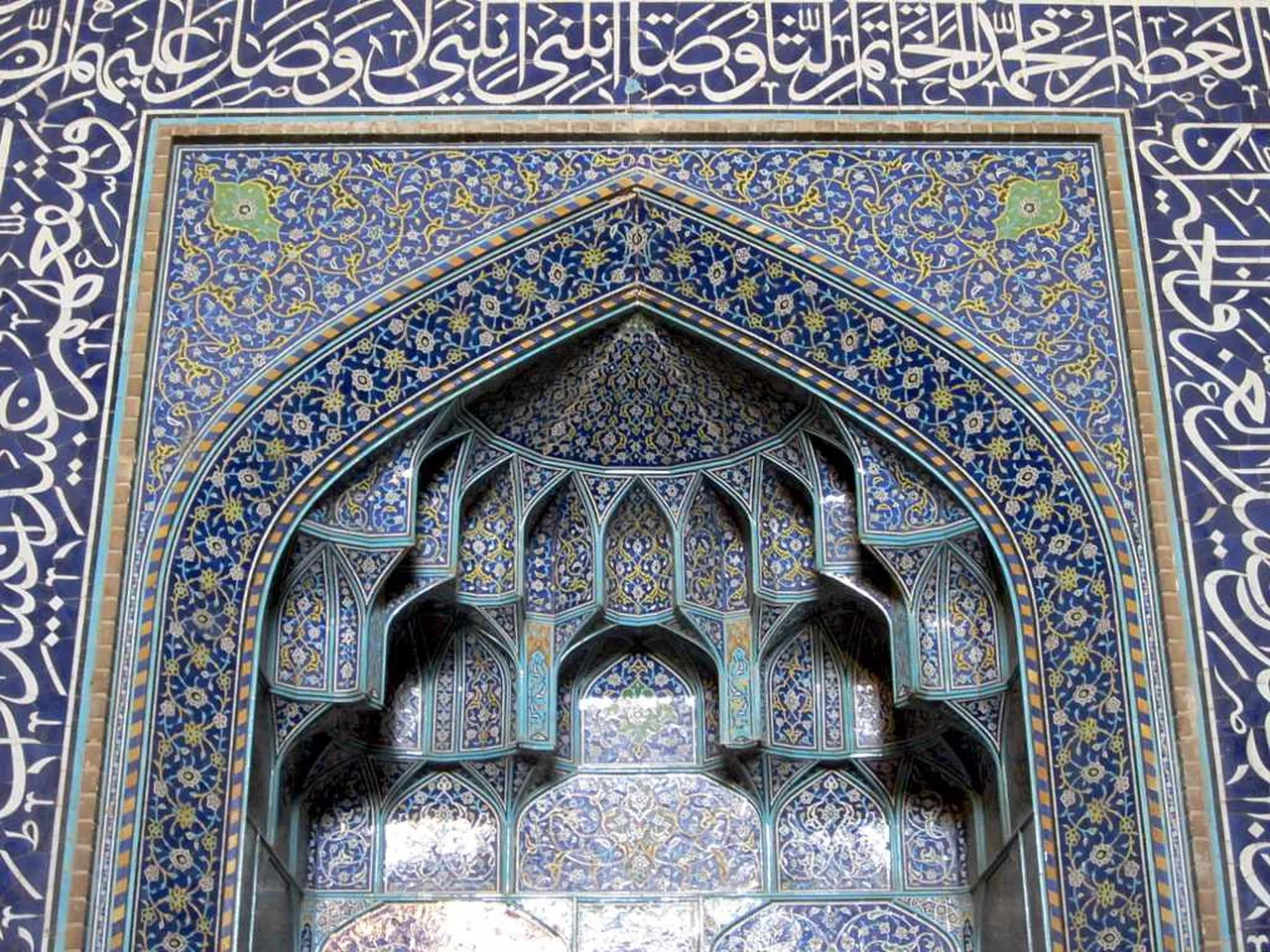 4. Admire the Artistic Beauty of Sheikh Lotfallah Mosque