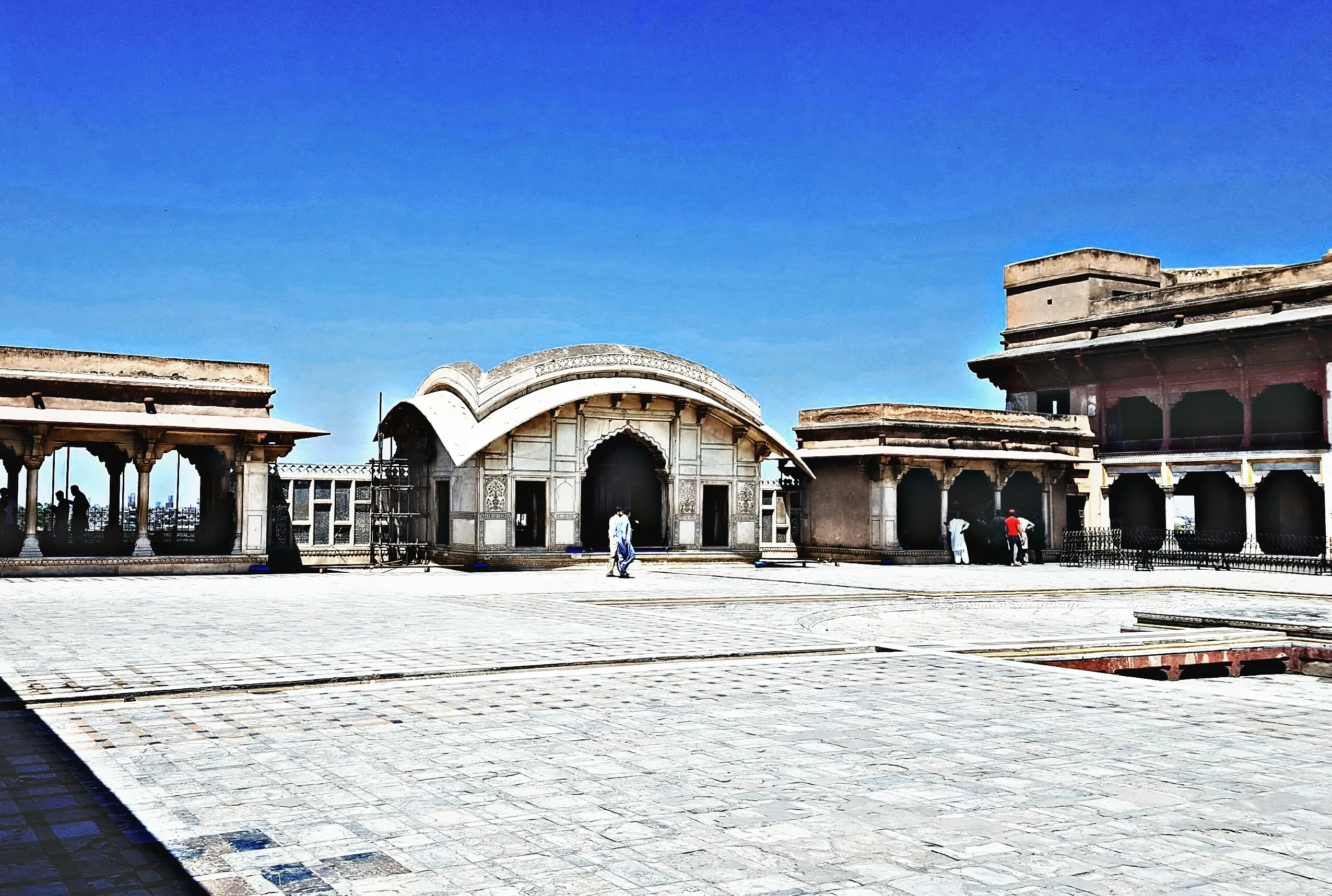 4. Strolling Through Shalimar Gardens: The Beauty of Mughal Era