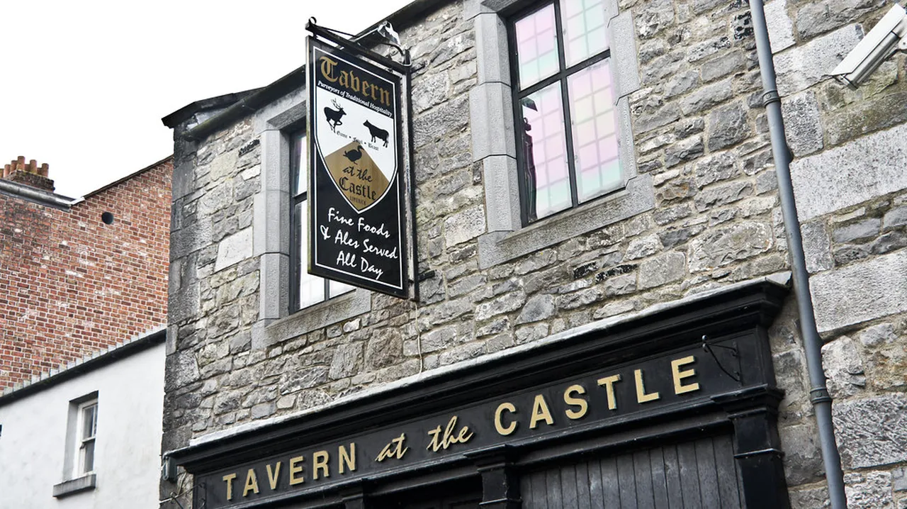 1. Explore King John’s Castle: A Medieval Marvel