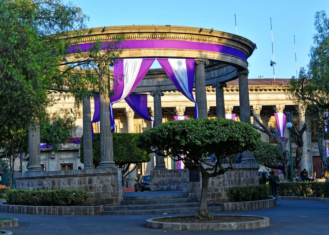 1. Celebrating Quetzaltenango Culture: The Fiesta de Semana Santa