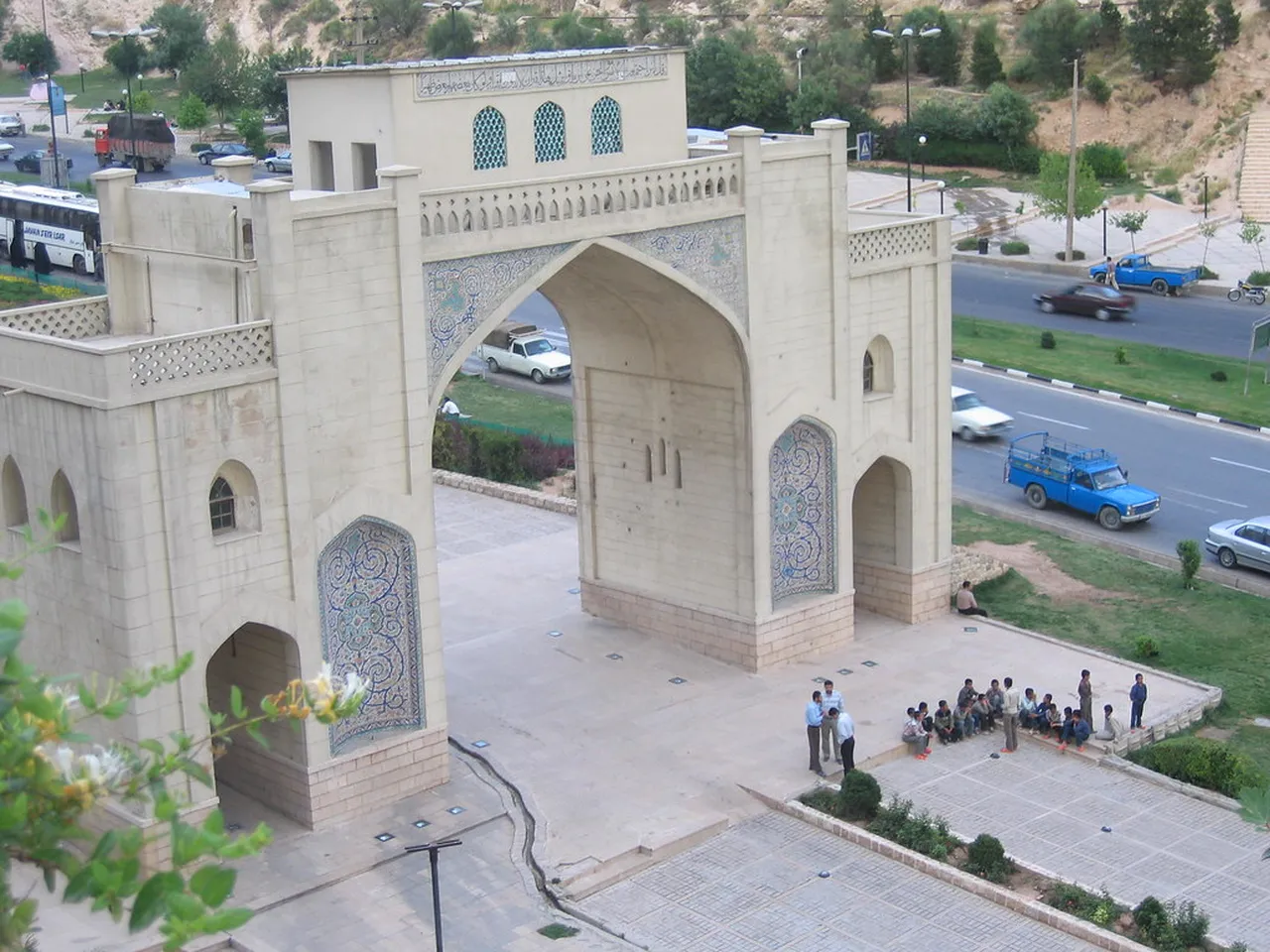 3. Strolling Through Eram Garden: A Floral Paradise