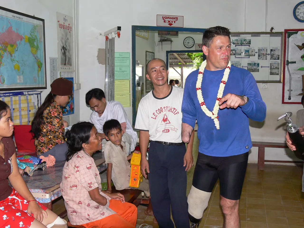 4. Sihanoukville Nightlife: Dancing the Night Away