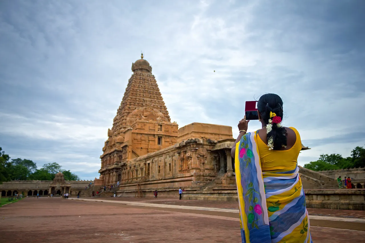 3. Thanjavur Paintings: A Glimpse into Traditional Indian Art