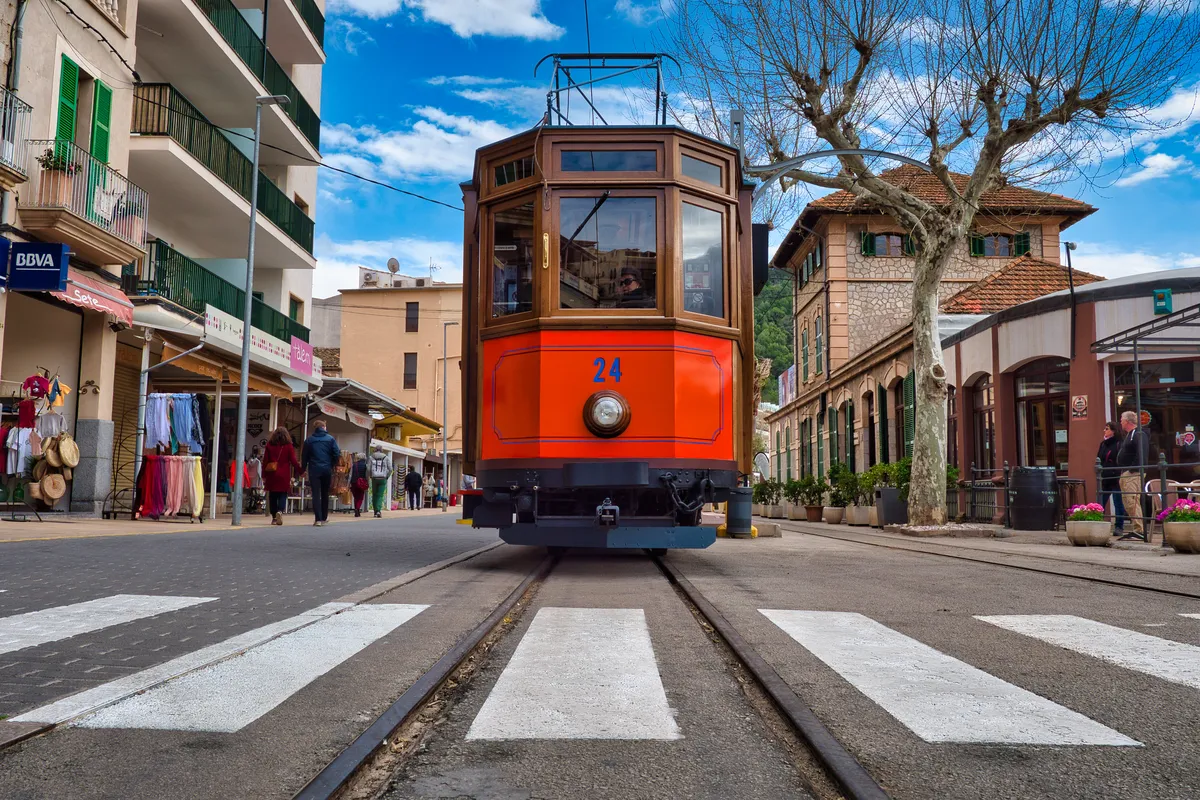 Explore Port de Sóller